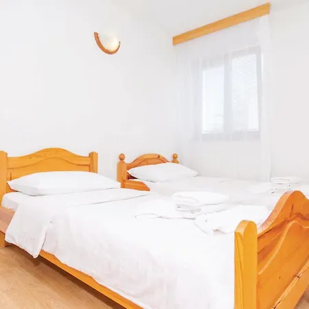 Lovely Apartment In Malinska With Wifi Omisalj