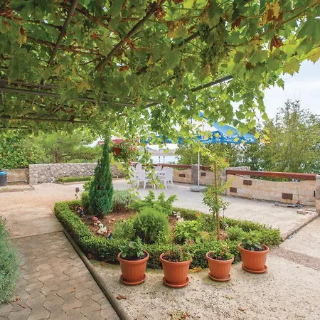 Apartment Lovely Apartment In Malinska With Wifi *