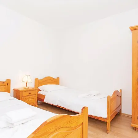Apartment Lovely Apartment In Malinska With Wifi *