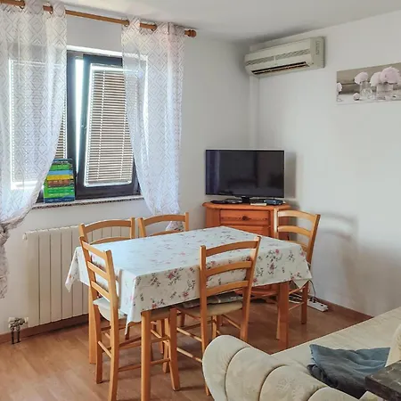 Apartment Lovely Apartment In Malinska With Wifi *